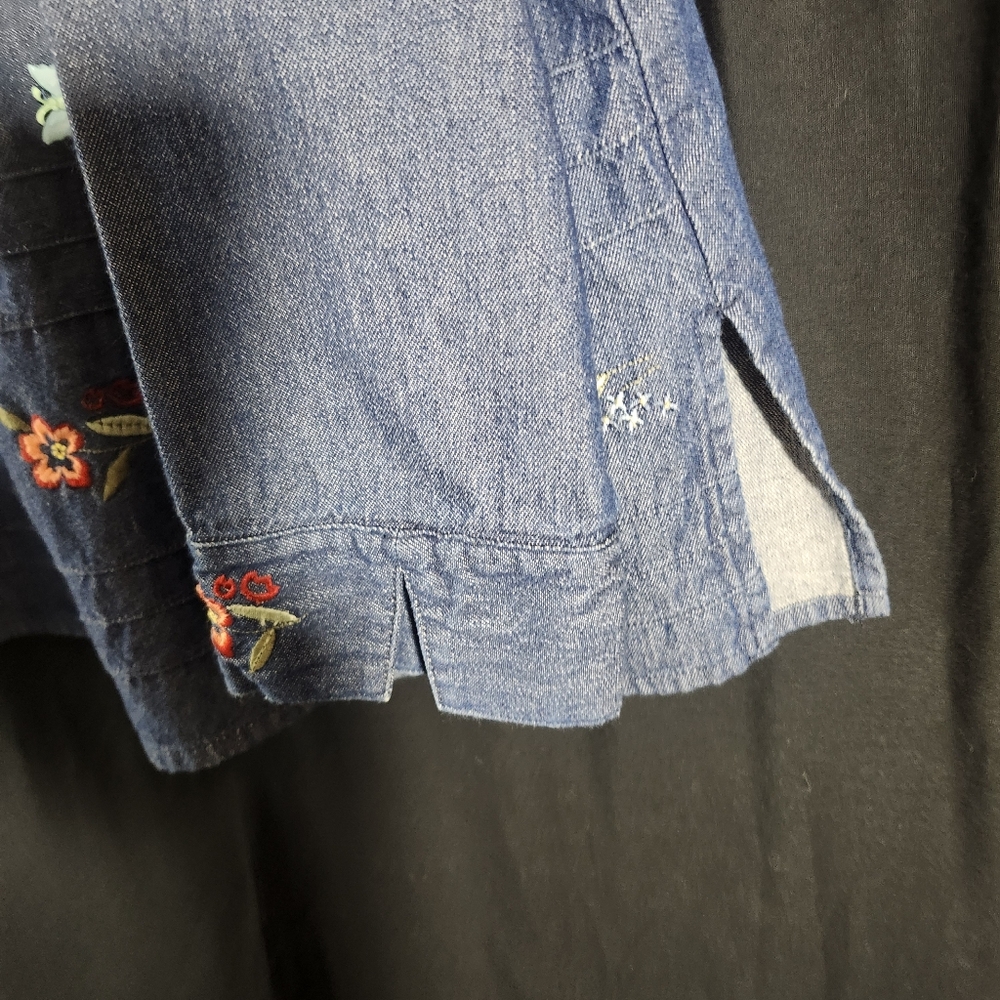 BLAIR Denim Spring Theme Button up Shirt with Patchwork Embroidery Size Large - Picture 14 of 16